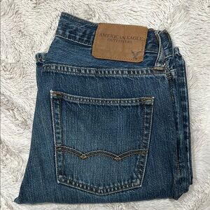 Men’s American Eagle Outfitters Medium Wash Denim Jeans with Signature Stitching